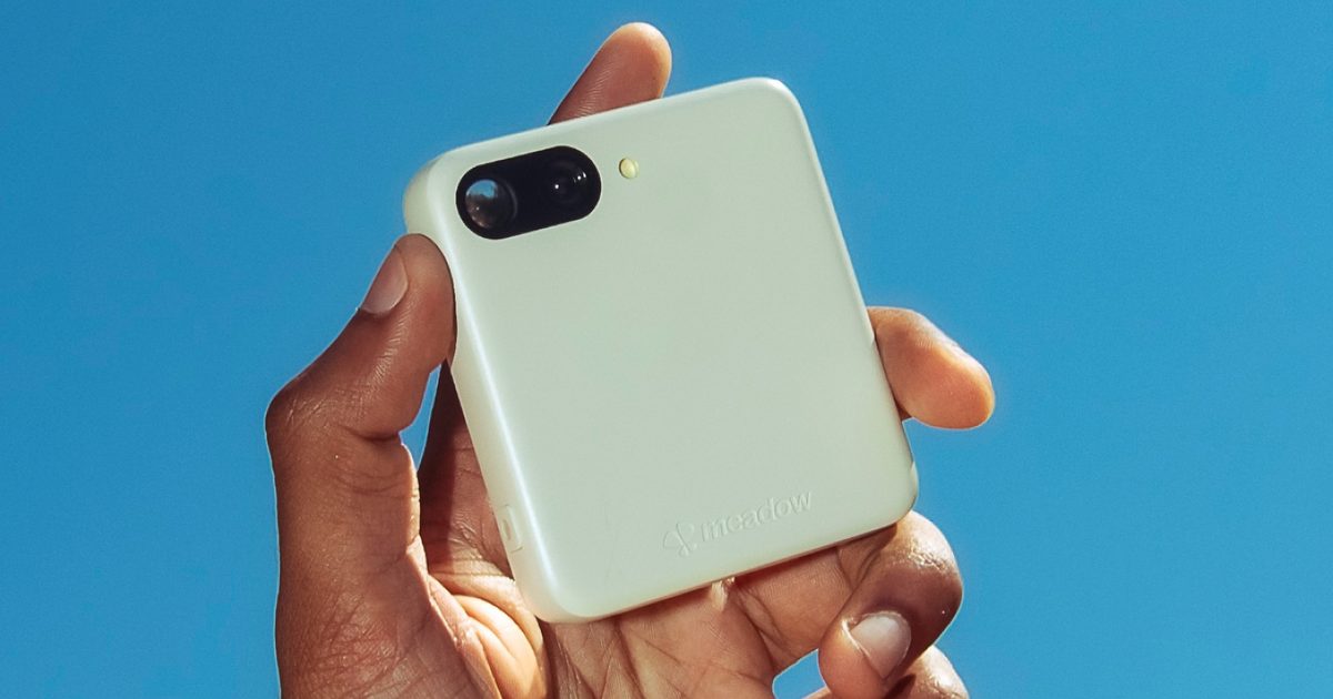 Meadow est un téléphone carré qui abandonne les applications distrayantes et j'en veux absolument un
