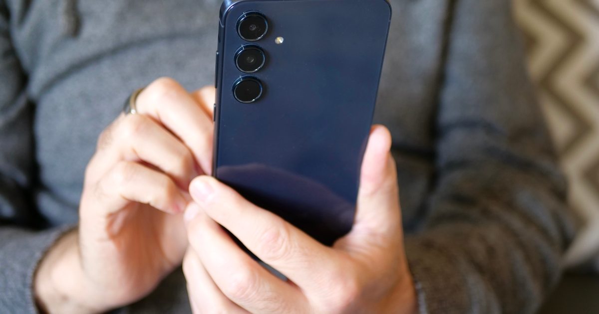 Après le Galaxy S26, Samsung apporte la prise en charge de l'iPhone AirDrop aux téléphones Galaxy A à petit budget