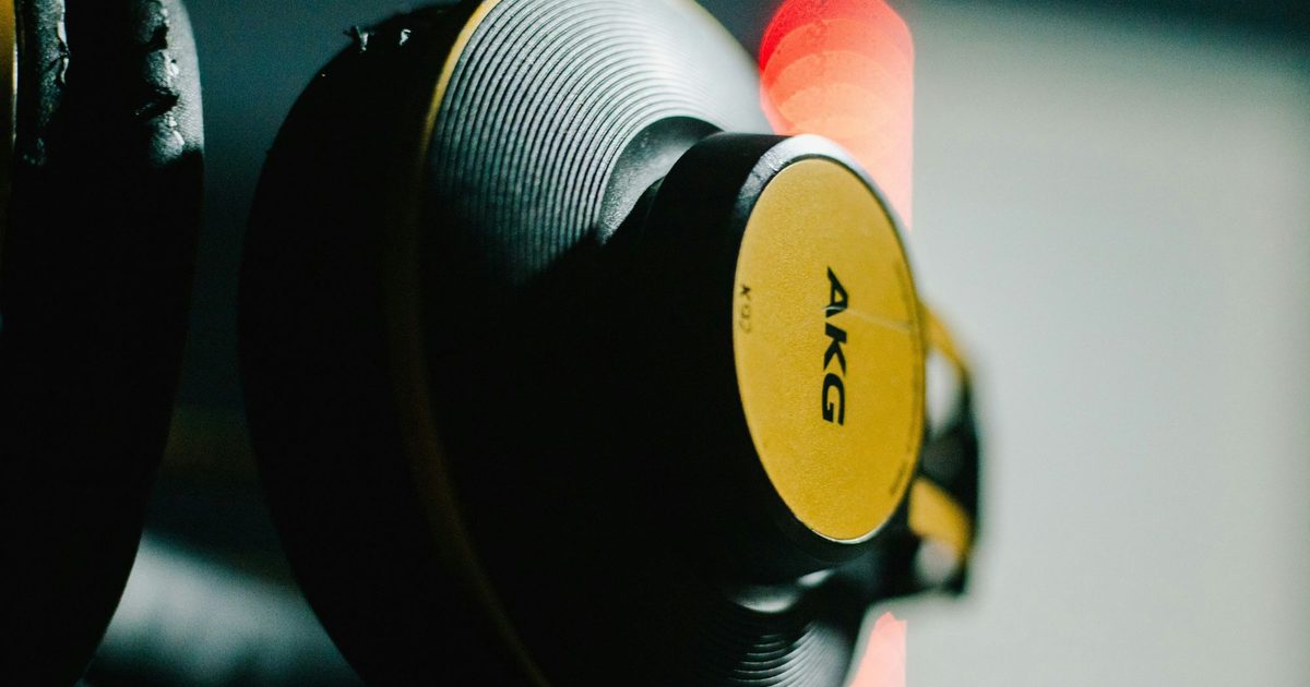 Deezer dit que les chansons générées par l'IA représentent maintenant 44% des téléchargements quotidiens