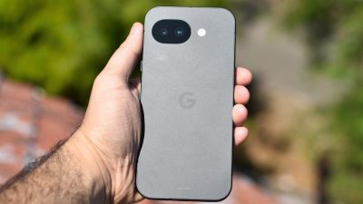 J'ai passé des semaines avec le Pixel 10a, et maintenant le débat sur les spécifications ne me dérange plus