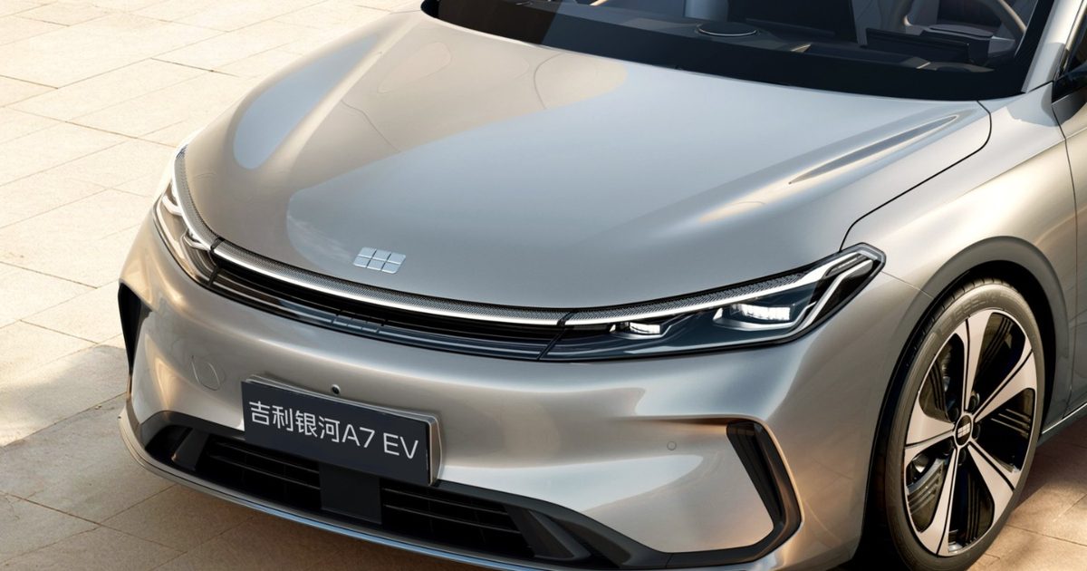 La société mère de Volvo vient de fabriquer une berline électrique élégante à 14 300 $ qui échappera aux acheteurs américains