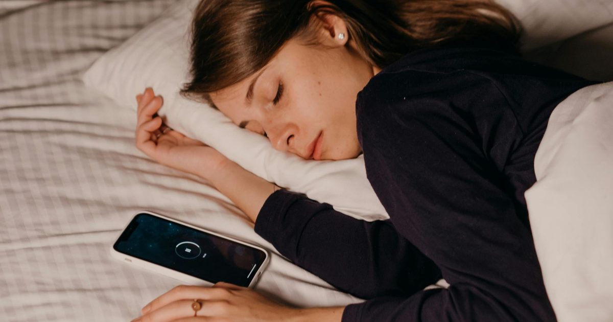 Sleep apps are good for maintaining a healthy routine, but they stress out insomniacs