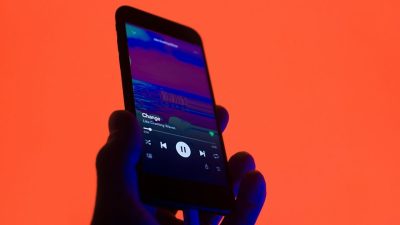 You can finally organize your Spotify playlists into folders on your phone