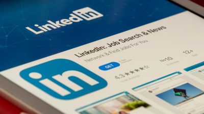 LinkedIn arrive pour AI slop, et il est temps que la plateforme passe à l'action