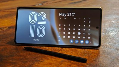 Motorola Raze Fold m'a réintroduit sur le stylet du téléphone, et j'ai réalisé à quel point il me manquait
