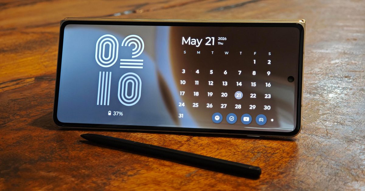 Motorola Raze Fold m'a réintroduit sur le stylet du téléphone, et j'ai réalisé à quel point il me manquait