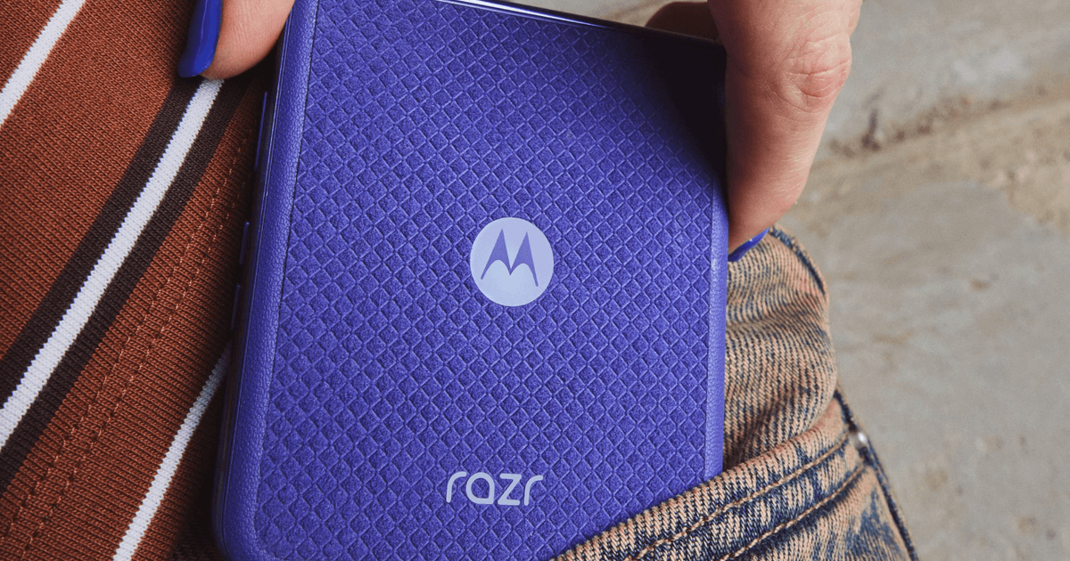 Le Razr Ultra 2026 est tout ce qu'un téléphone à clapet devrait être, mais je ne paie pas 1 500 $ pour cela
