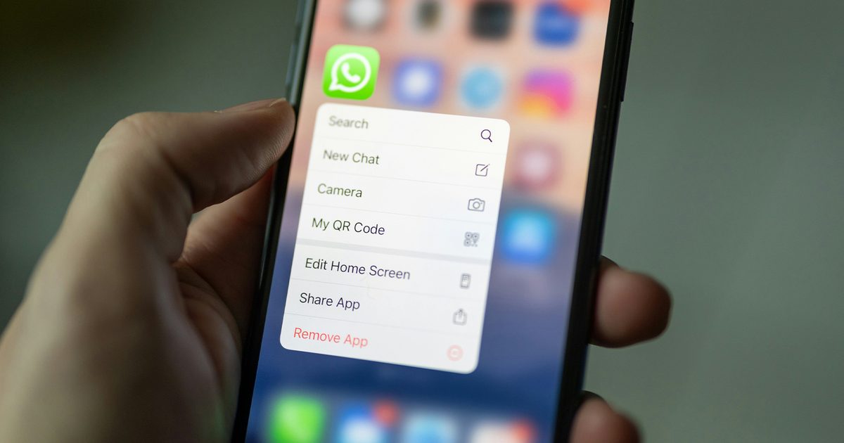 WhatsApp fait briller le Liquid Glass d'iOS 26, et il est étonnamment magnifique
